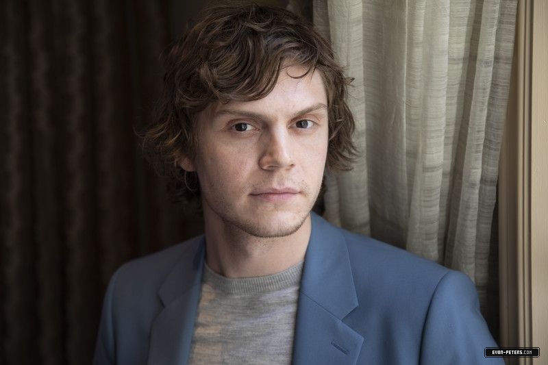 Set #008 - 286 - Evan Peters Web | Your best photogallery about Evan Peters
